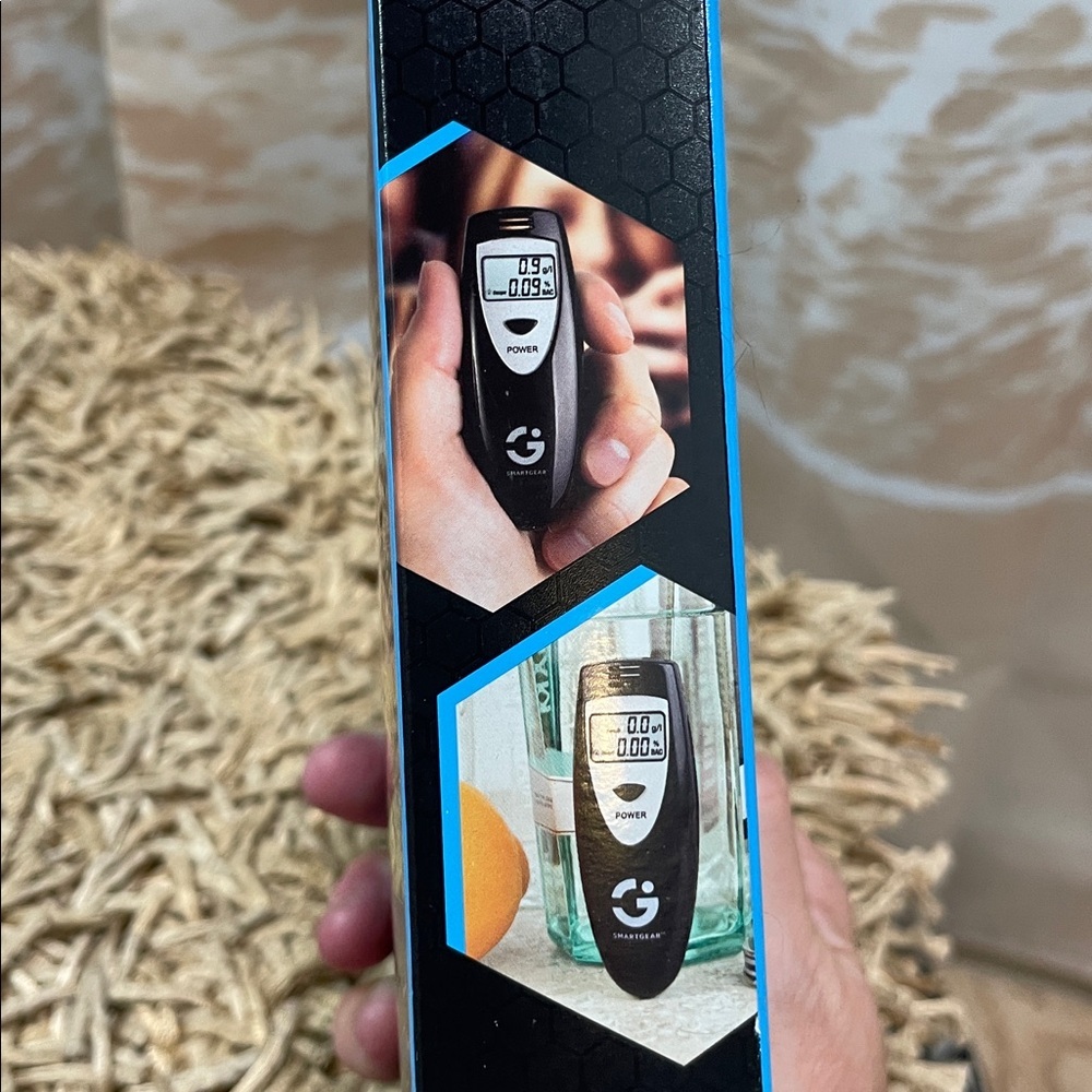 Smartgear Digital Pocket-Sized Breathalyzer - Black - Picture 3 of 3